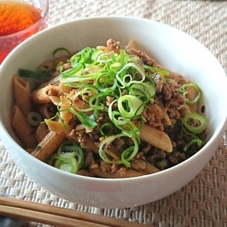 麻辣ひき肉とセロリのペンネ